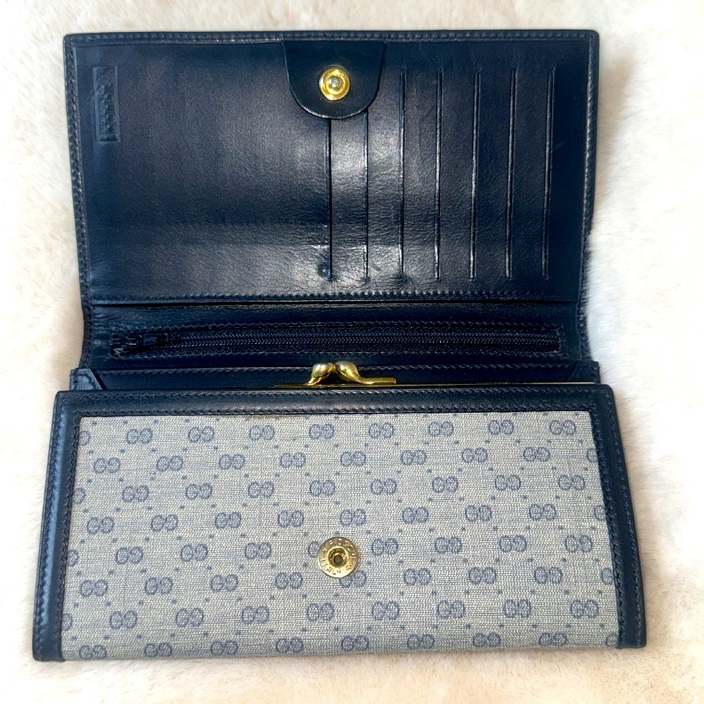Gucci GG Supreme Kisslock Wallet - Picture 8 of 16